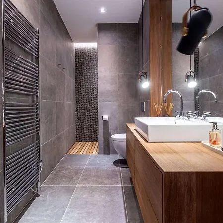 Luxurious 4br Chalet In Kitzbuehel- If You Want To Book, Please Contact On Wh-ats-app - 0034-635-520-036 !!!!